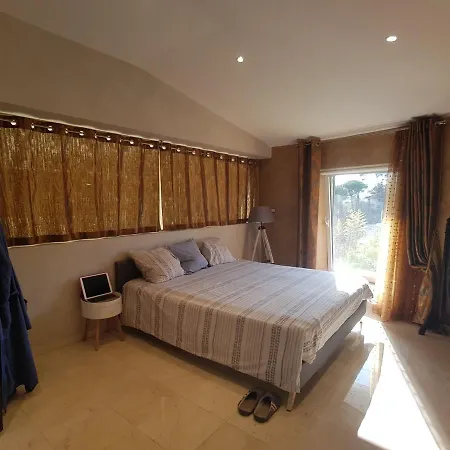 Les Suites Des Calanques